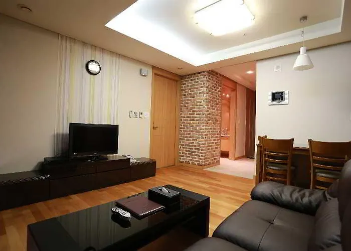 Brown 3*