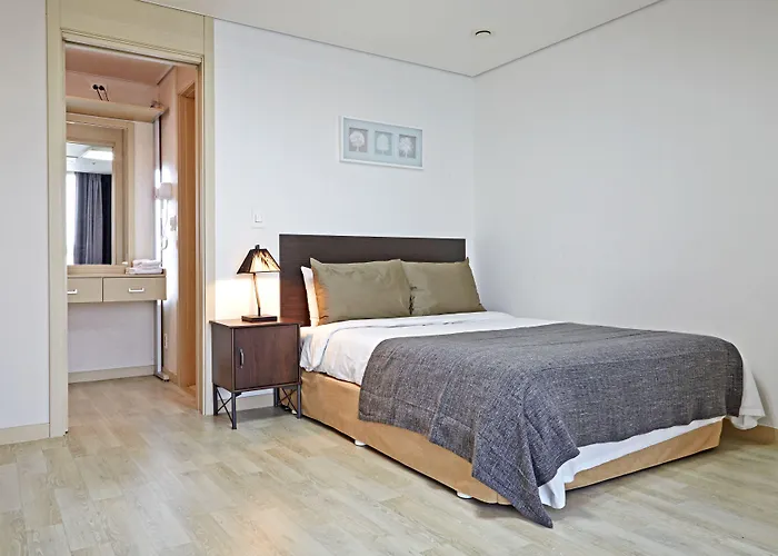 Hotel Brown
